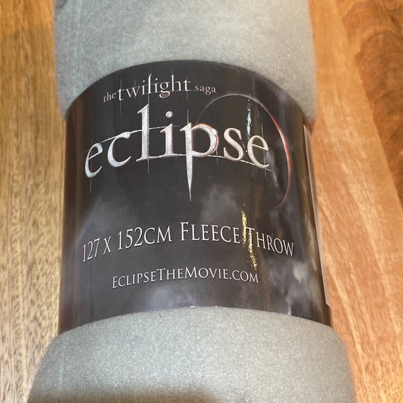 Twilight Saga: Eclipse fleece throw blanket w/ trio NWT - Picture 2 of 4